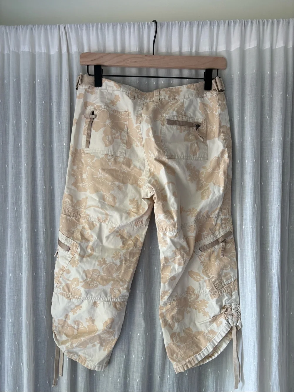 Y2K Old Navy Beige Floral Cargo Capri Pants